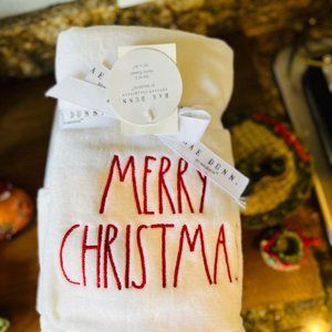 NEW RAE DUNN WHITE RED EMBROIDERED DETAIL MERRY CHRISTMAS HOLIDAY HAND TOWEL SET